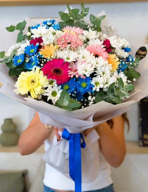 Renkli papatya ve gerbera buketi