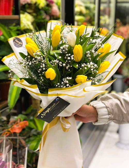 Sarı lale ( tulipa) buketi