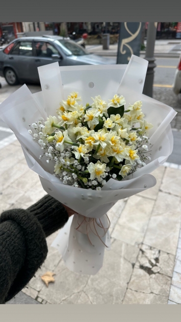 Nergis çiçeği buketi