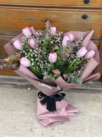 Pembe lale buketi