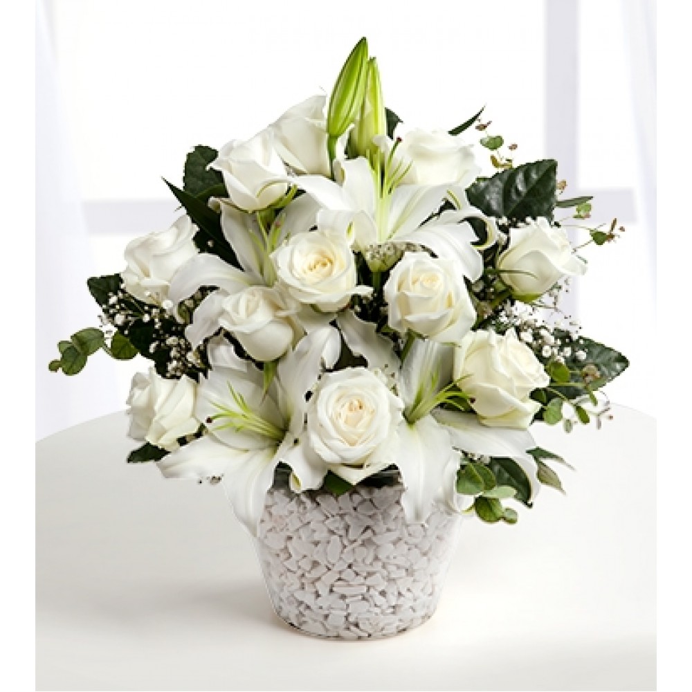 Konik vazoda lilyum ve beyaz güller