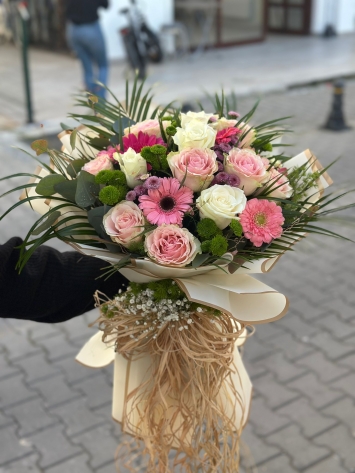 Renkli gül ve çiçekler 