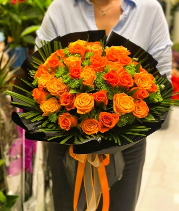 Heloise Deluxe 30 turuncu gül buketi