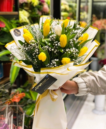 Sarı lale ( tulipa) buketi