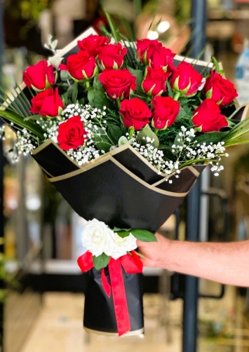 15 Kırmızı gül siyah tasarım