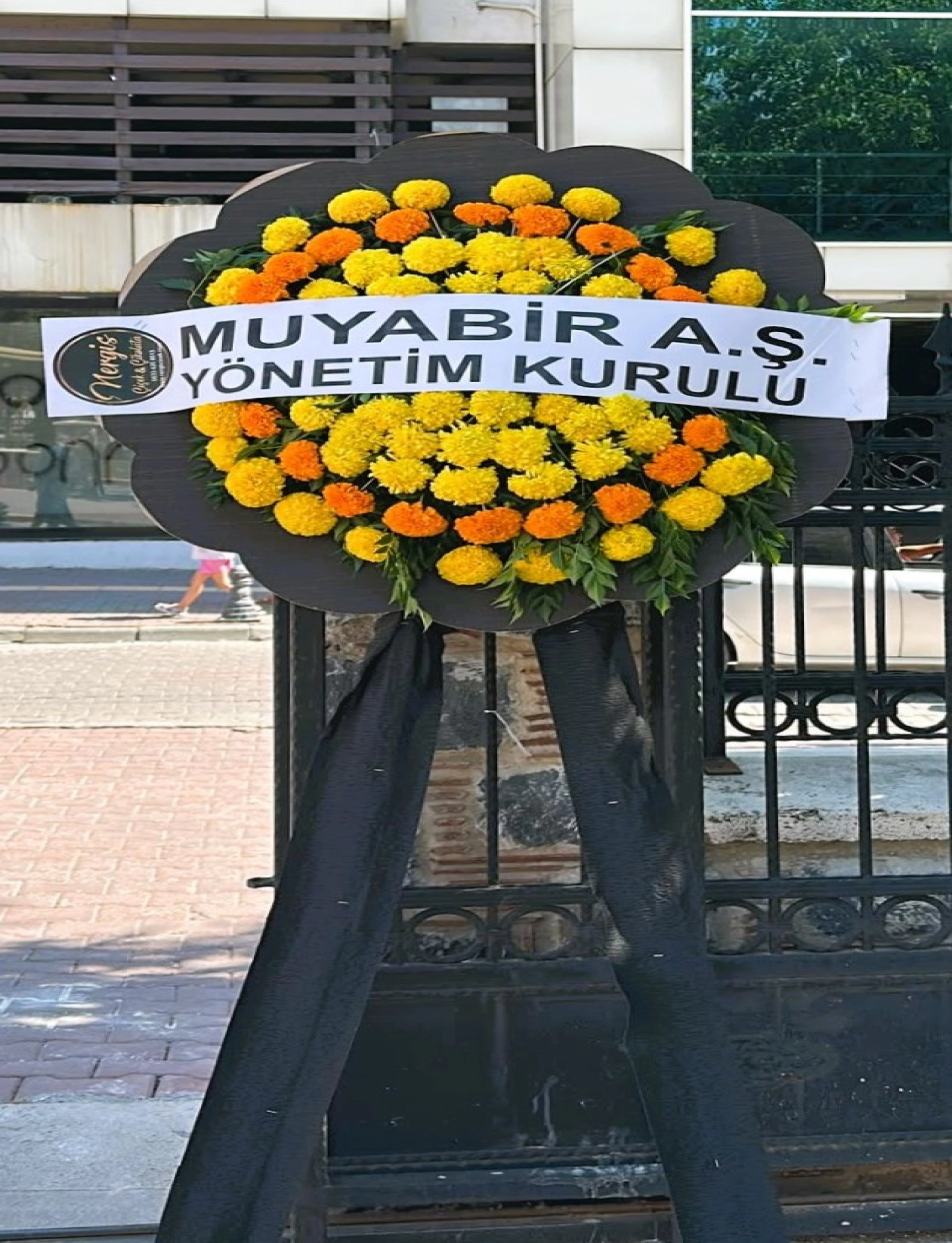 Sarı ve turuncu Cenaze Çelengi
