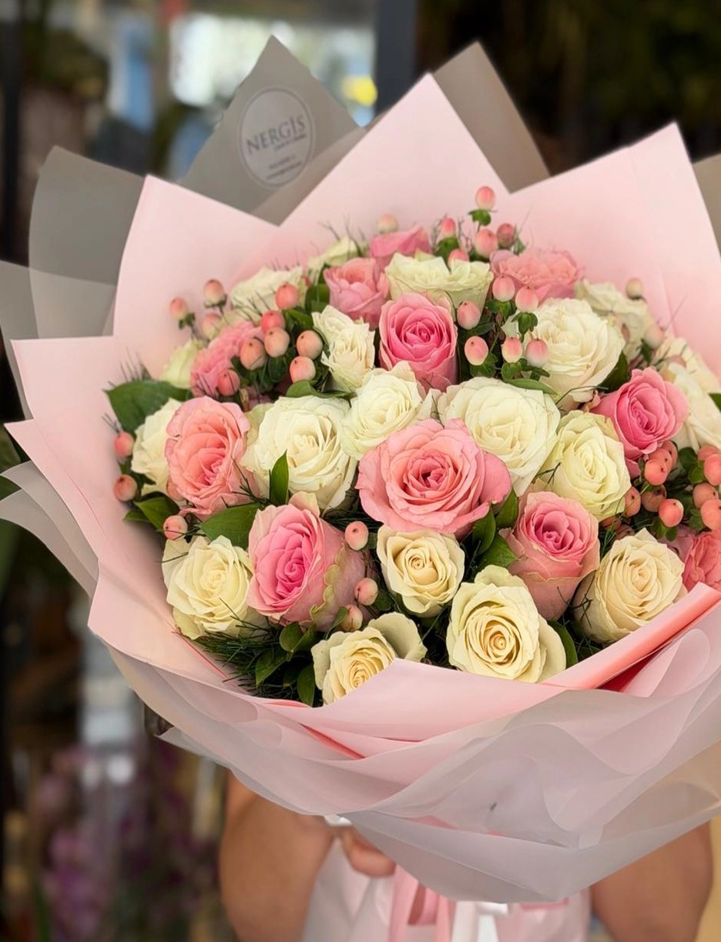 Royal pembe beyaz gül buketi