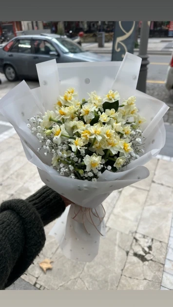 Nergis çiçeği buketi