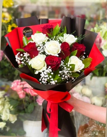 Kırmızı ve Beyaz gül buketi