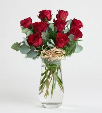 Vazoda 9 Kırmızı Gül