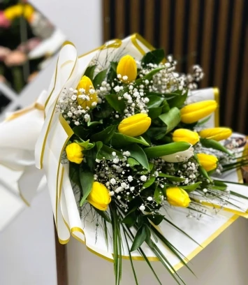 Sarı lale ( tulipa) buketi