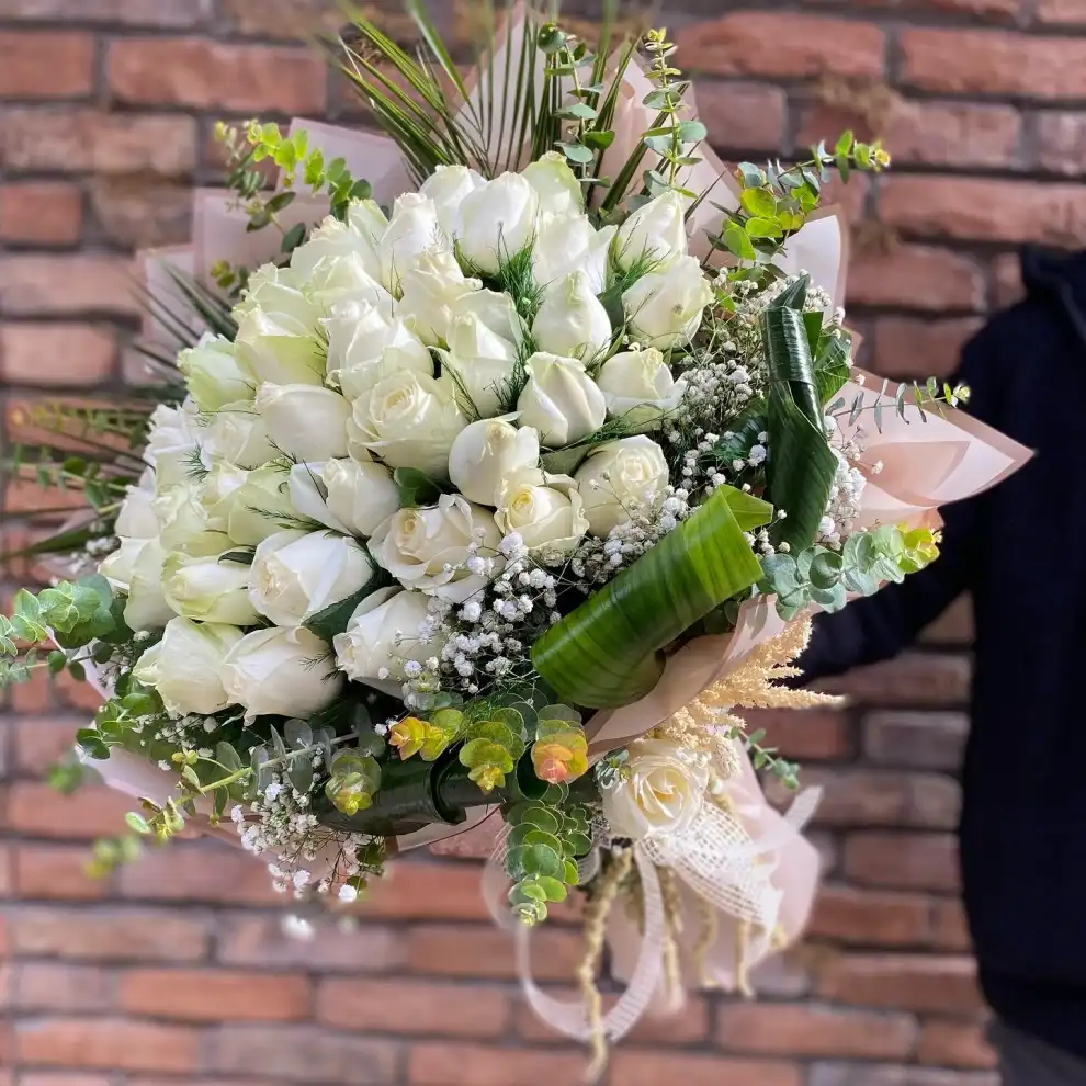 41 Beyaz gül buketi