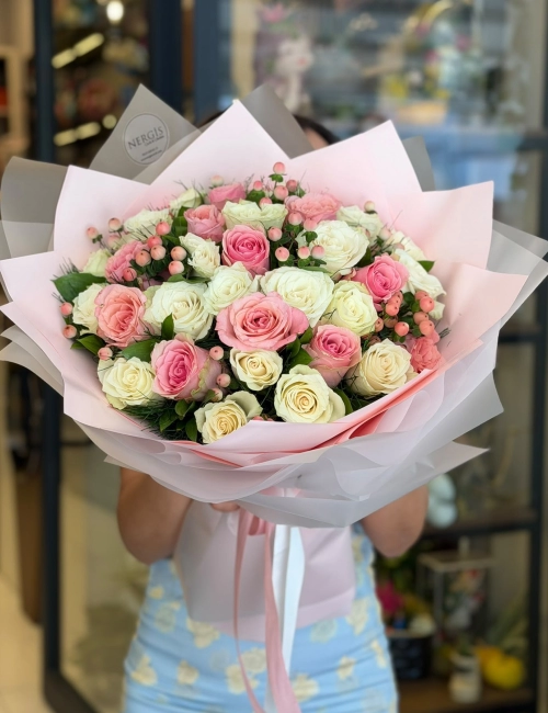 Royal pembe beyaz gül buketi