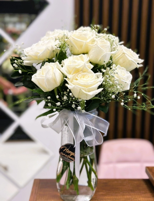 Vazoda 11 Beyaz Gül