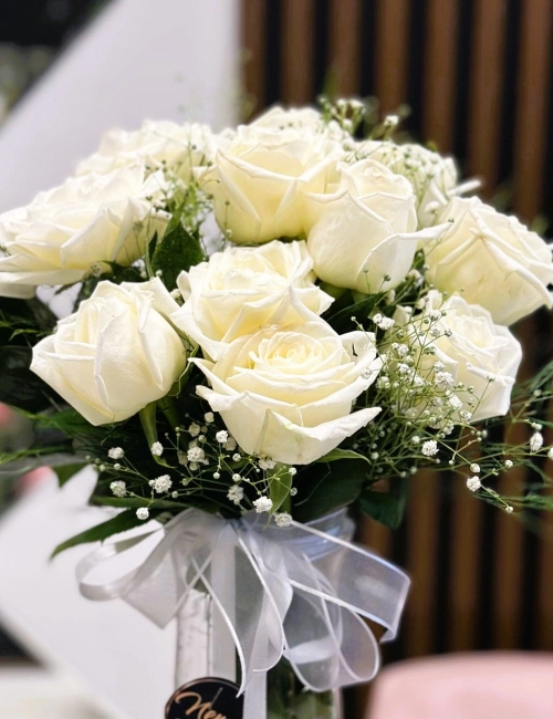 Vazoda 11 Beyaz Gül